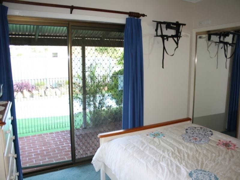 8 Vista Court, Withcott QLD 4352