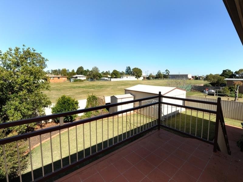 32 McFarlane Street, Wilsonton QLD 4350