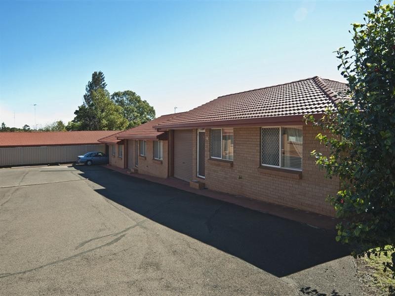 2/283A Hume Street, South Toowoomba QLD 4350