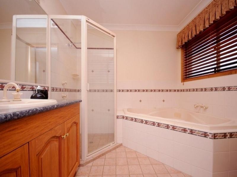3 Woodlands Close, Middle Ridge QLD 4350