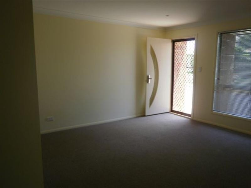 1/4 Boxall Street, Newtown QLD 4350