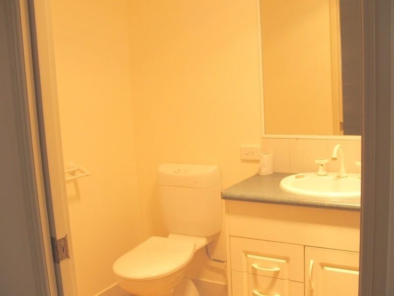 12/27 Gladstone Street, Newtown QLD 4350