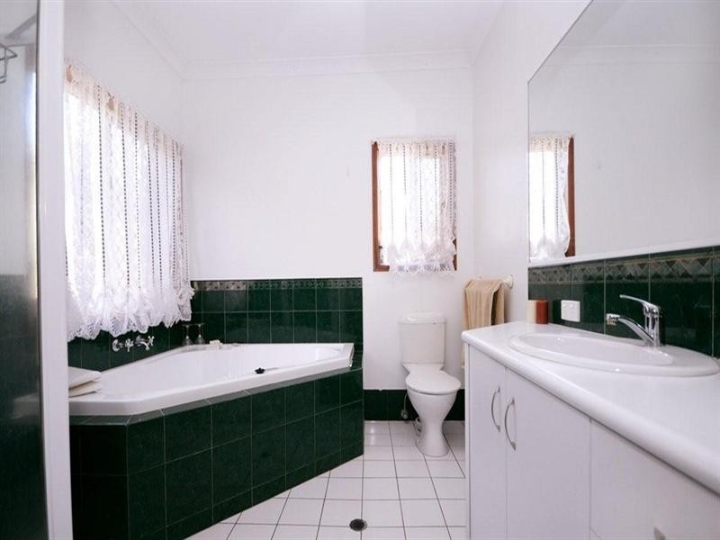 54 Bouganvillea Drive, Middle Ridge QLD 4350