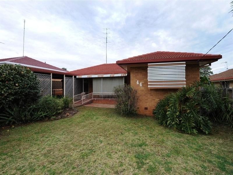 44 Hampton Street, Harristown QLD 4350