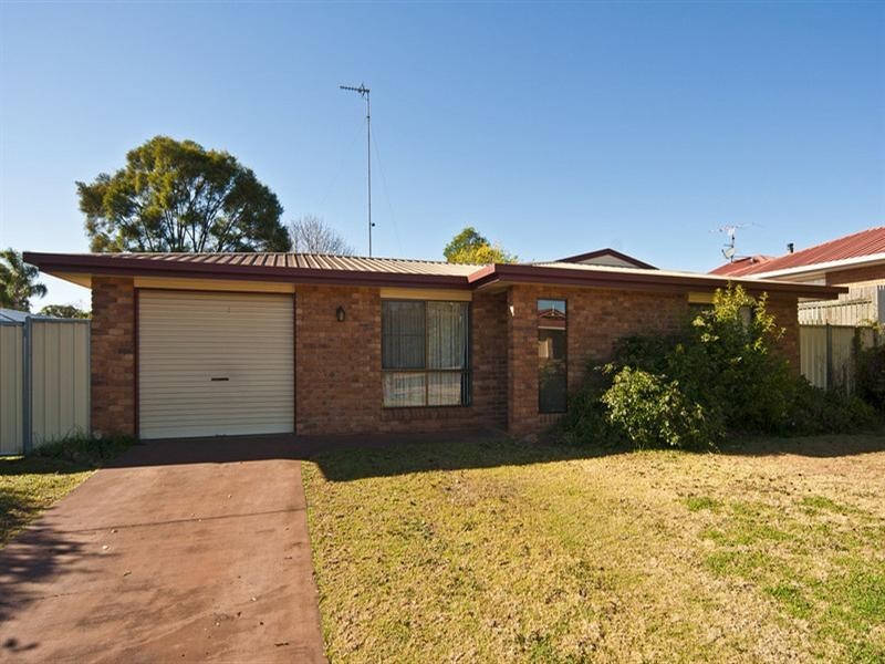 6 Roslyn Street, Centenary Heights QLD 4350