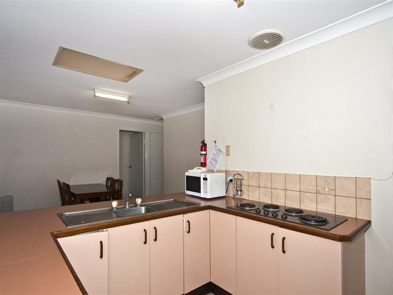 6 Roslyn Street, Centenary Heights QLD 4350