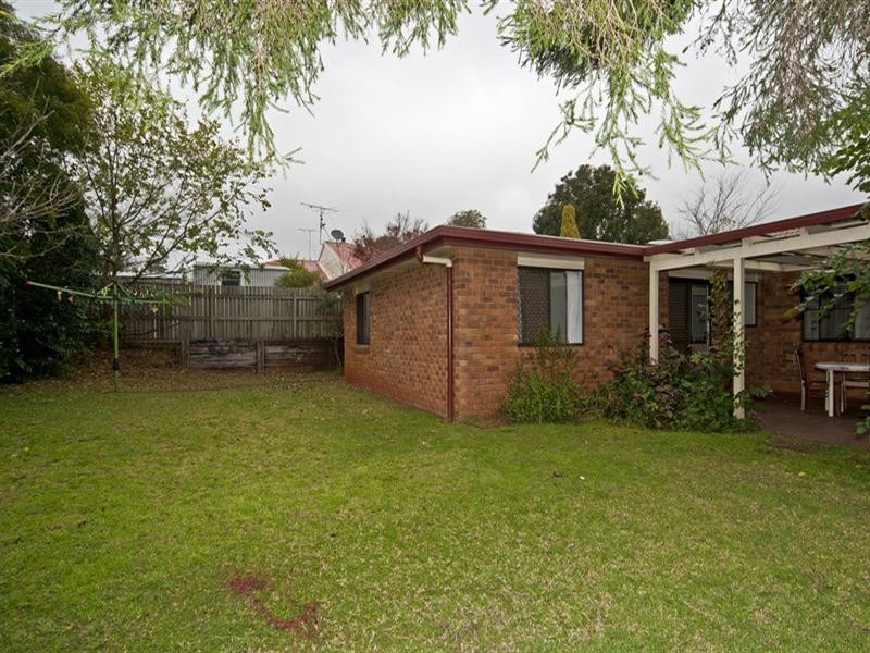 6 Roslyn Street, Centenary Heights QLD 4350