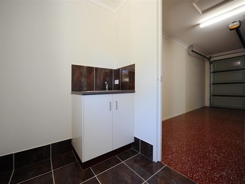 2/22 Gostwyck Street, Newtown QLD 4305