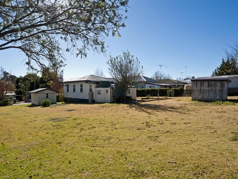 16 Park Street, Wilsonton QLD 4350