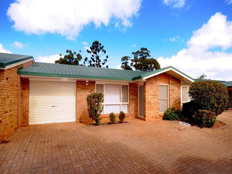 2/349 Greenwattle Street, Wilsonton QLD 4350