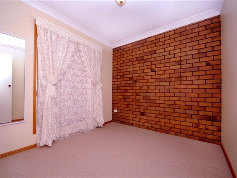 2/349 Greenwattle Street, Wilsonton QLD 4350