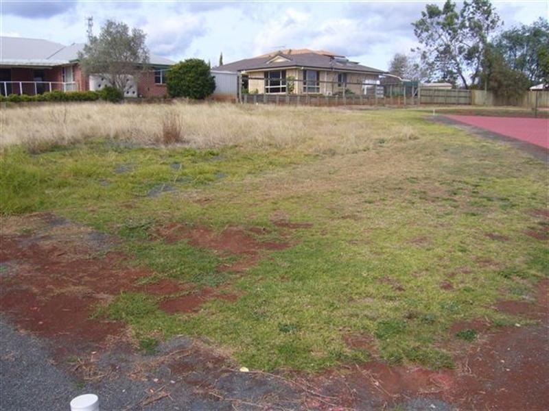 16 Collingwood Close, Middle Ridge QLD 4350