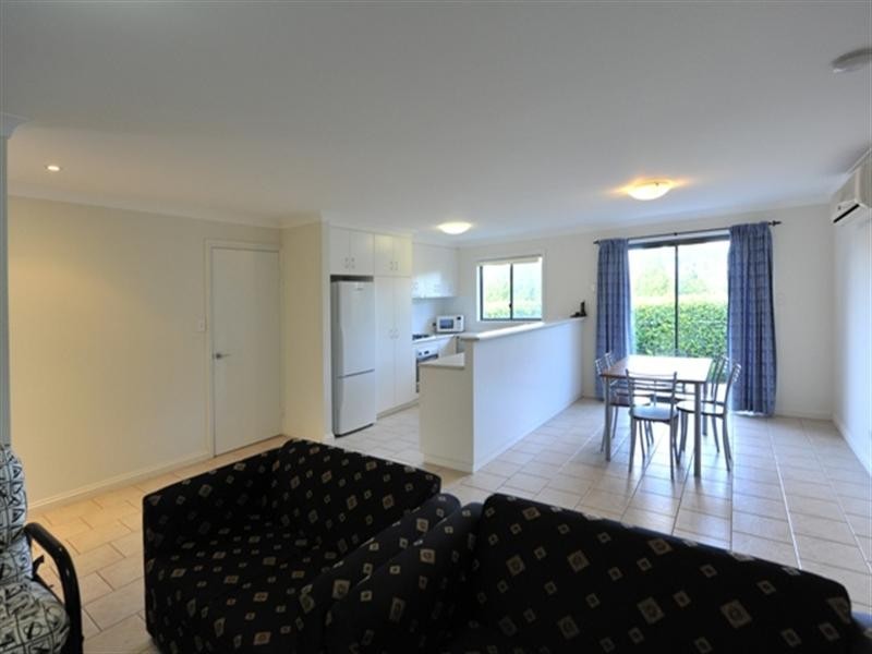 2/14 Uniplaza Court, Kearneys Spring QLD 4350