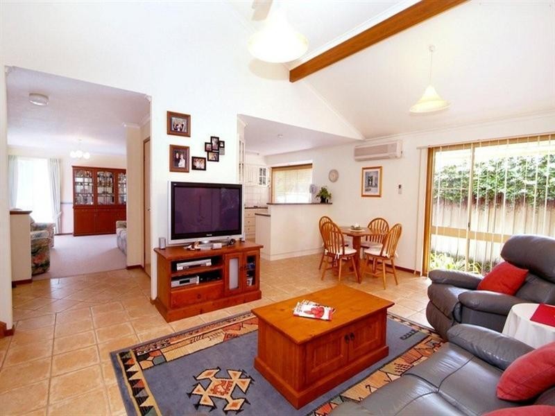 8 Qantas Court, Wilsonton QLD 4350