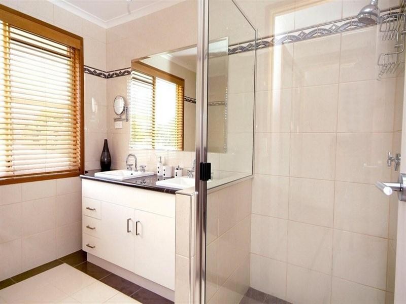 8 Qantas Court, Wilsonton QLD 4350