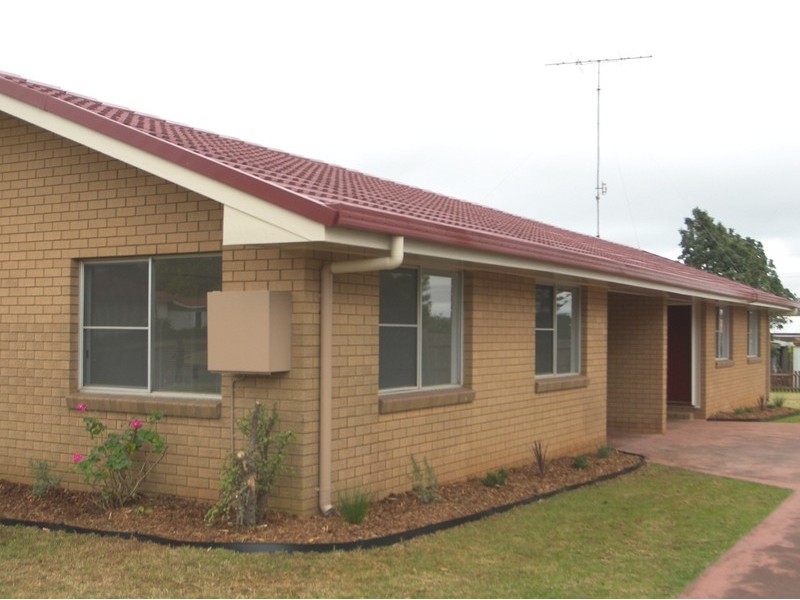 1 and 2/13 Perina Street, Wilsonton QLD 4350