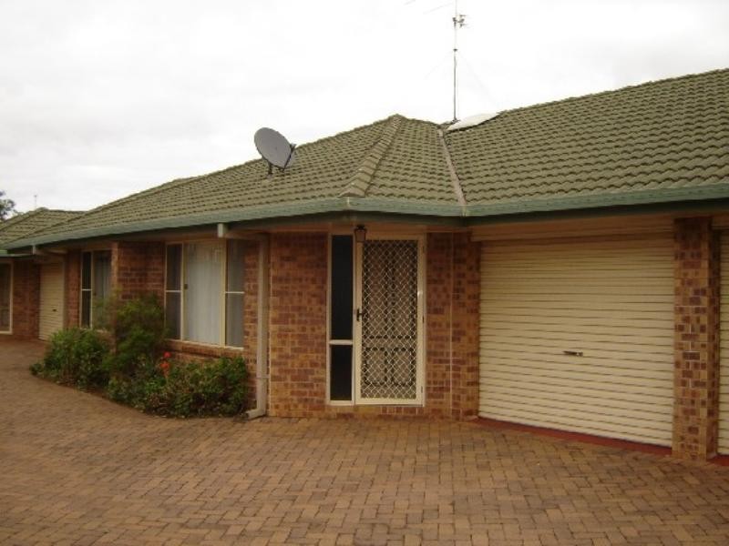 2/242 Spring Street, Kearneys Spring QLD 4350