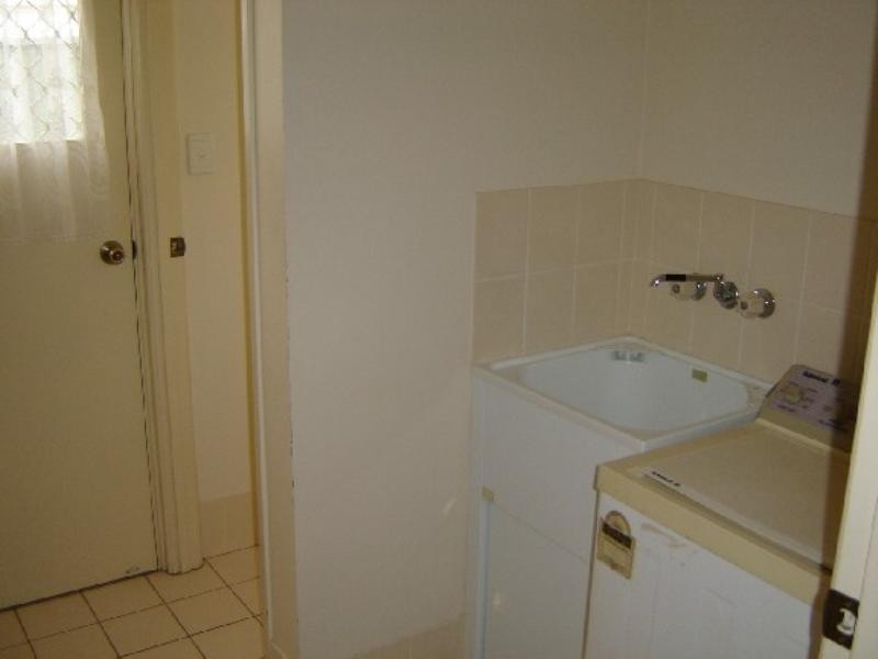 2/242 Spring Street, Kearneys Spring QLD 4350