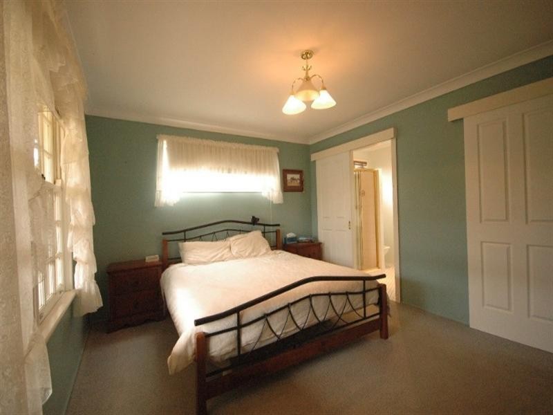 172 Alderley Street, Centenary Heights QLD 4350