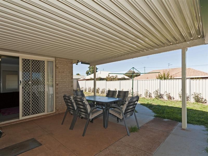 32 Gainsborough Drive, Glenvale QLD 4350