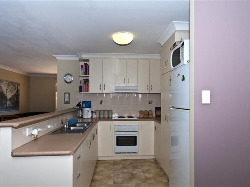 32 Gainsborough Drive, Glenvale QLD 4350