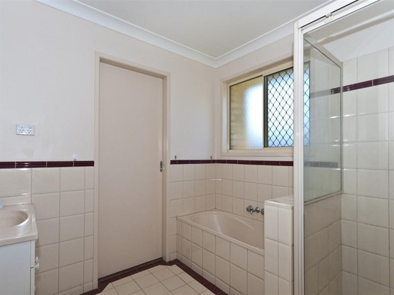 32 Gainsborough Drive, Glenvale QLD 4350