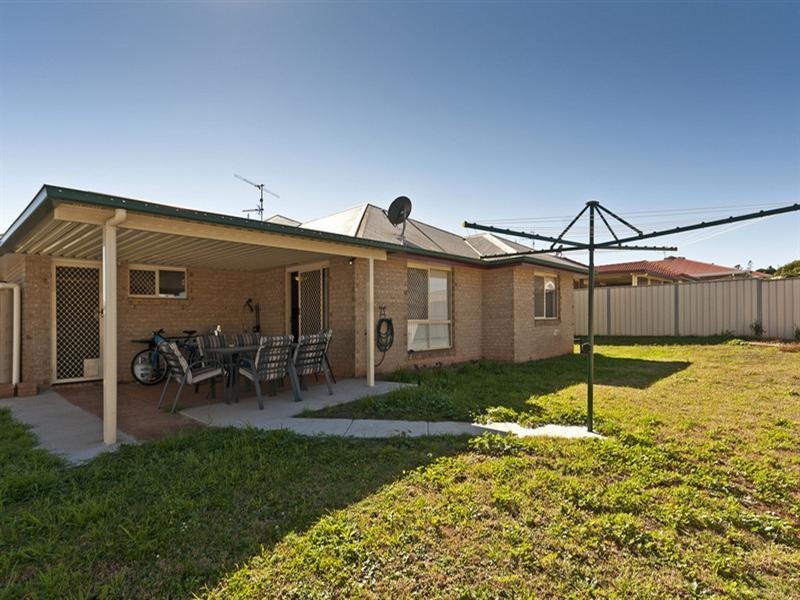 32 Gainsborough Drive, Glenvale QLD 4350