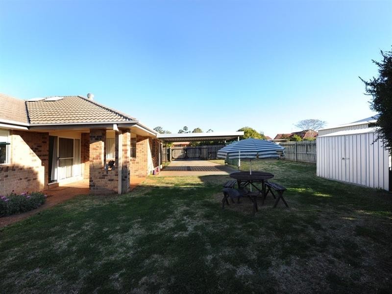 11 Hennenlotter Court, Kearneys Spring QLD 4350