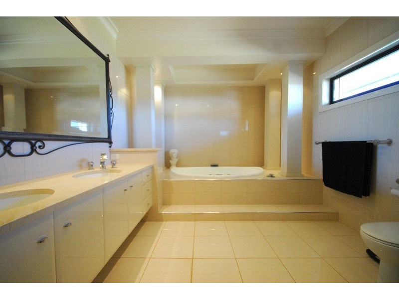 20 Caithness Court, Middle Ridge QLD 4350