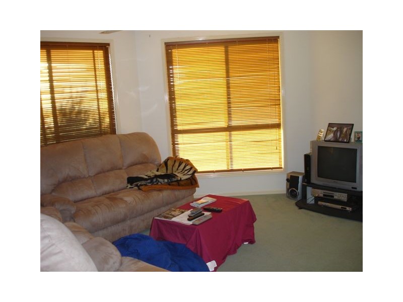 8 Weir Court, Harristown QLD 4350