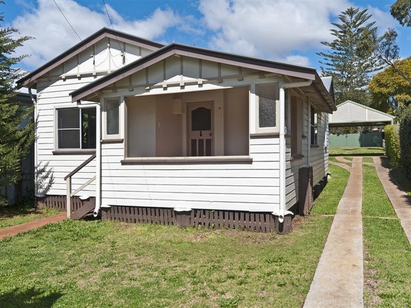 16 Charles Street, Newtown QLD 4350
