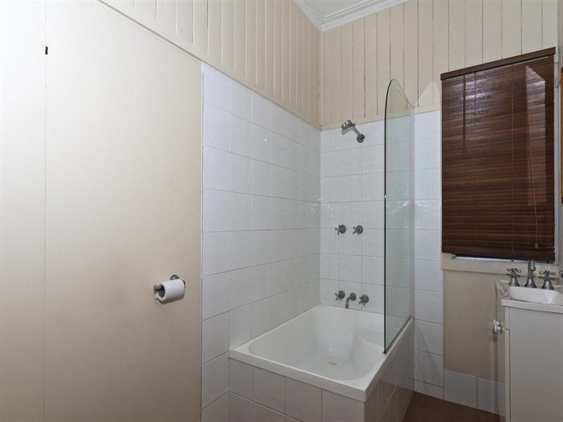 16 Charles Street, Newtown QLD 4350