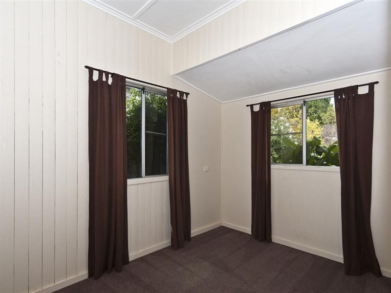 16 Charles Street, Newtown QLD 4350