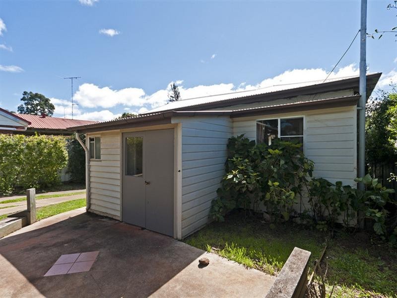16 Charles Street, Newtown QLD 4350
