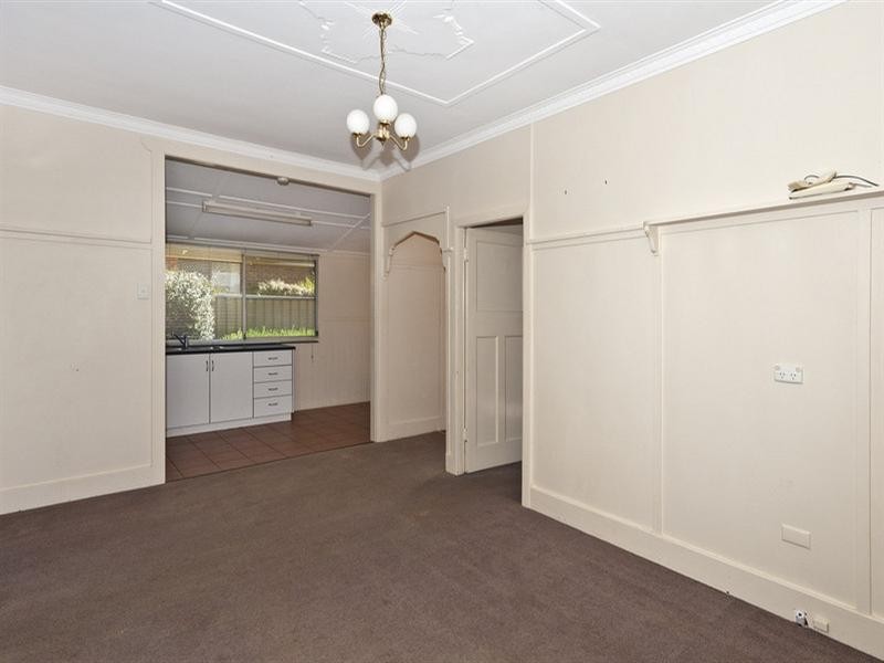 16 Charles Street, Newtown QLD 4350