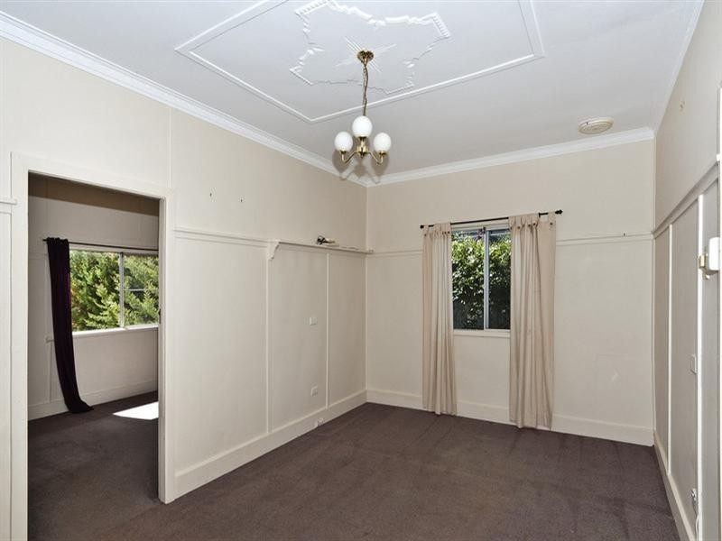 16 Charles Street, Newtown QLD 4350