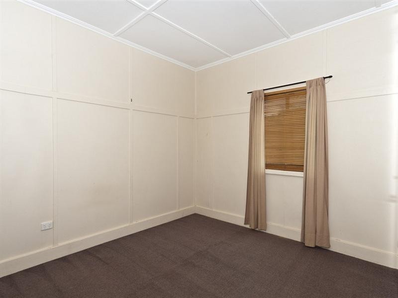 16 Charles Street, Newtown QLD 4350