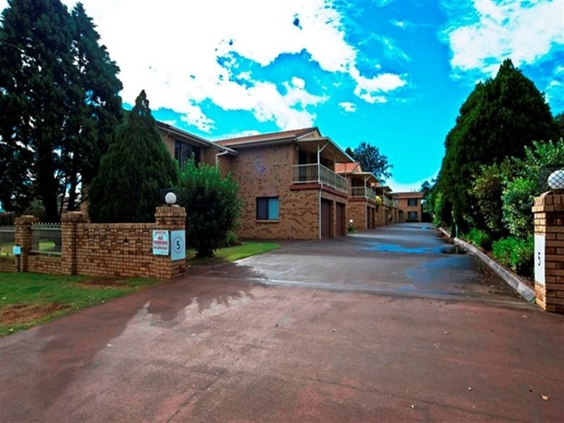 8/21 Herries Street, East Toowoomba QLD 4350