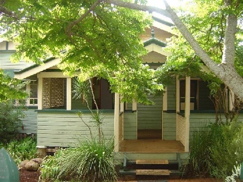 17 Trevethan Street, Mount Lofty QLD 4350