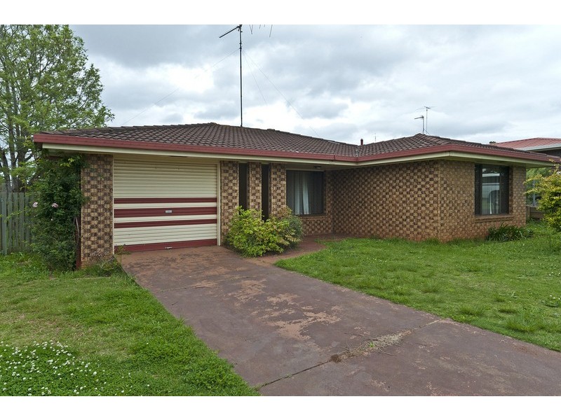 15 Damian Crescent, Kearneys Spring QLD 4350