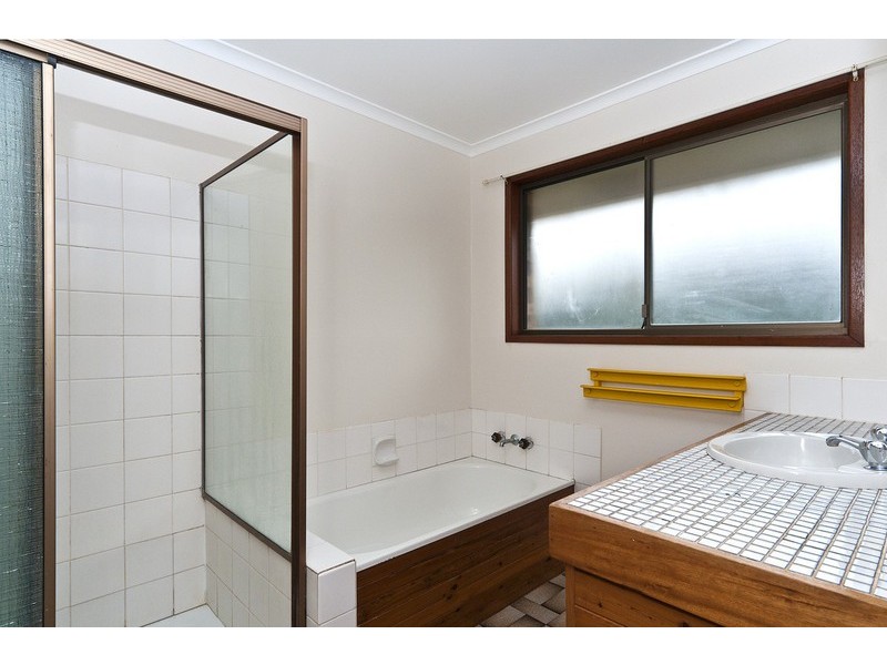 15 Damian Crescent, Kearneys Spring QLD 4350