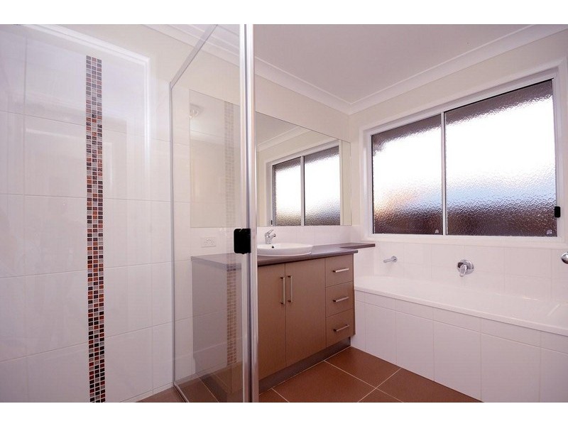 7 Saba Court, Middle Ridge QLD 4350