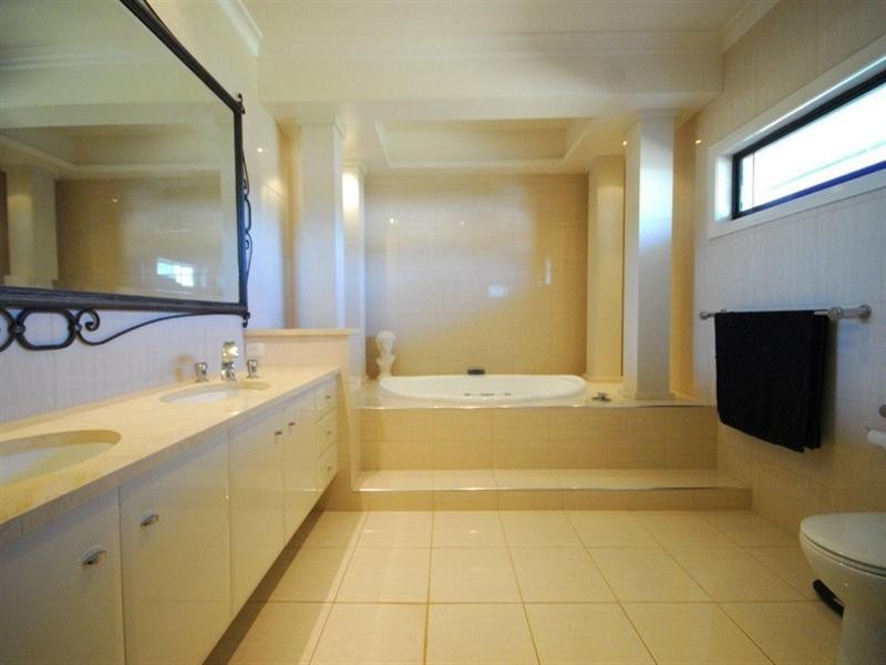 20 Caithness Court, Middle Ridge QLD 4350