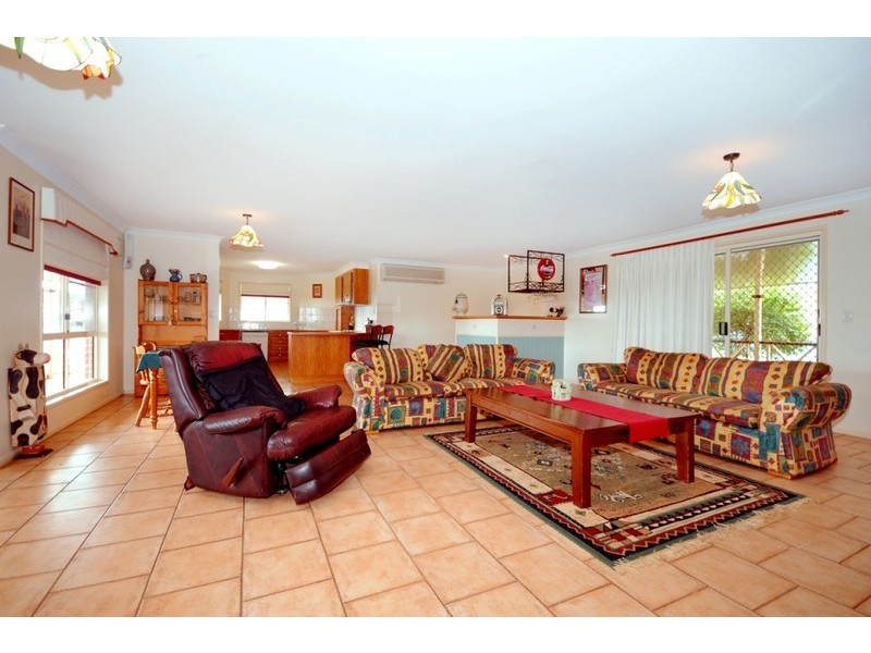 17 Rebecca Street, Glenvale QLD 4350