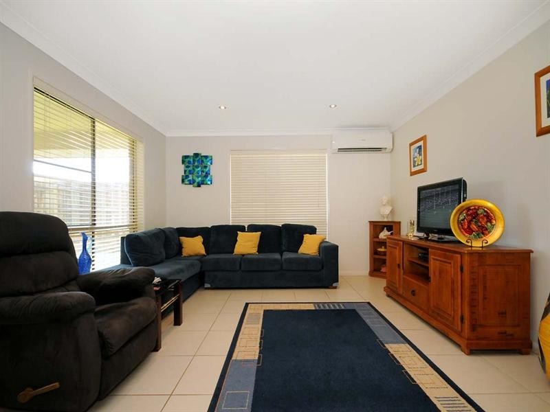 9 Opal Street, Glenvale QLD 4350