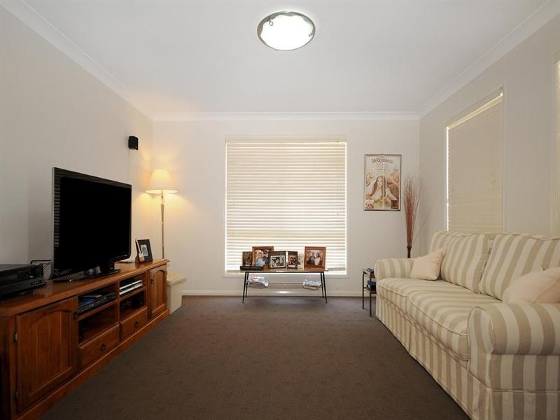 9 Opal Street, Glenvale QLD 4350