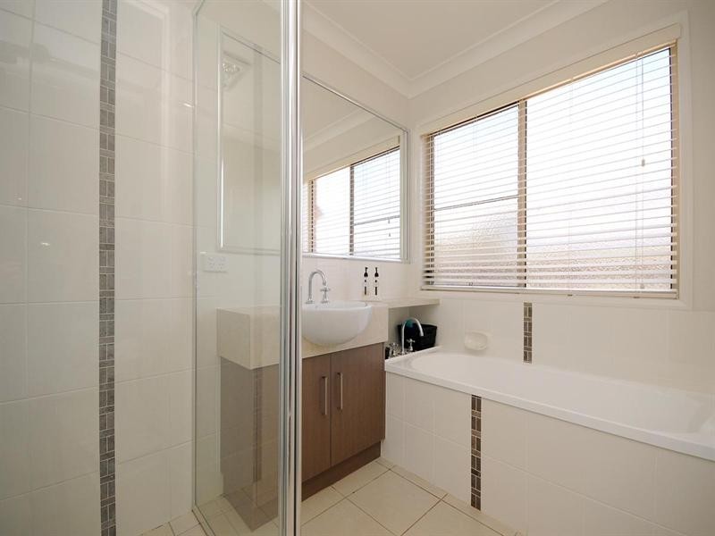 9 Opal Street, Glenvale QLD 4350
