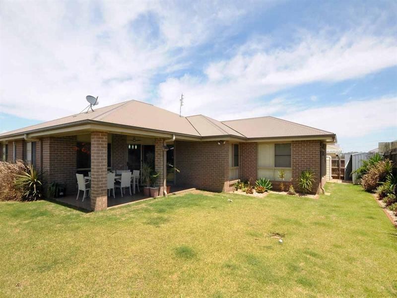 9 Opal Street, Glenvale QLD 4350