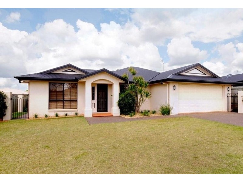 4 Scullin Street, Middle Ridge QLD 4350