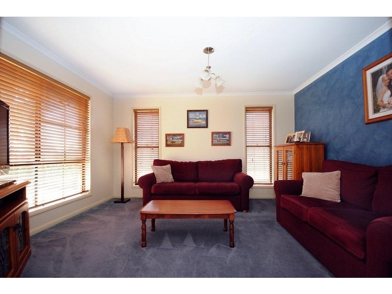 4 Scullin Street, Middle Ridge QLD 4350